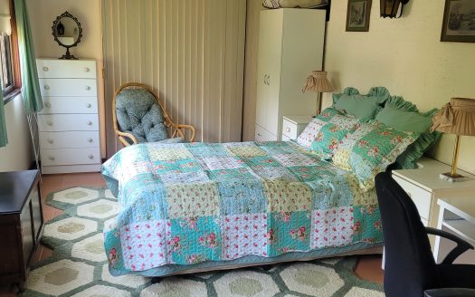 Peaceful Furnished Hideaway Cottage – Semi-Rural Setting