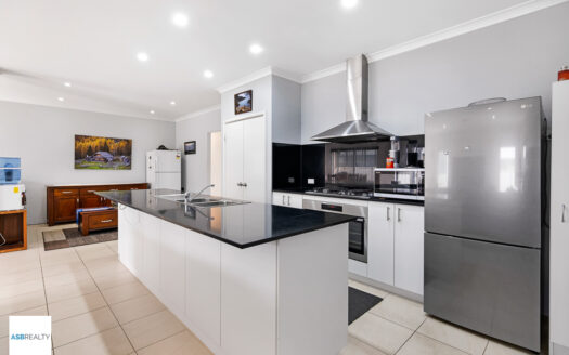 13 Solstice Way, Australind WA 6233