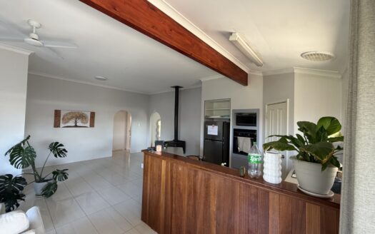 5 Brand Avenue, Usher