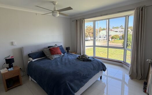 5 Brand Avenue, Usher