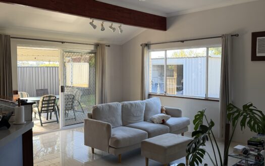 5 Brand Avenue, Usher