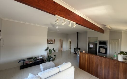 5 Brand Avenue, Usher