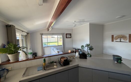 5 Brand Avenue, Usher